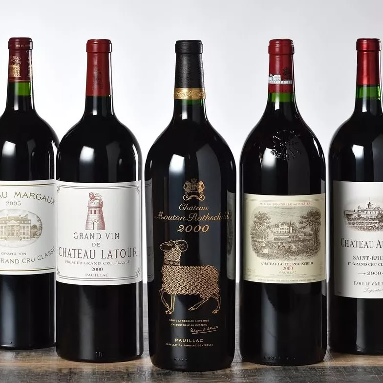 主要收購品類： 勃艮第酒王：DRC (羅曼尼・康帝 Romanee-Conti、拉塔希 La Tâche、李奇堡 Richebourg)、勒樺酒莊 (Domaine Leroy / 红頭)、亨利·賈伊 (Henri Jayer 沃恩-羅曼尼巴蘭圖)；波爾多名莊：柏翠酒莊 (Petrus)、里鵬 (Le Pin)、拉菲 (Lafite 1982年原箱)、木桐 (Mouton)、拉圖 (Latour)；
頂級干邑/香檳：路易十三 (黑珍珠/天蘊)、軒尼詩李察 (Richard)、Salon 沙龍香檳及年份香檳王 (Dom Pérignon)等。

紅酒洋酒行情 →