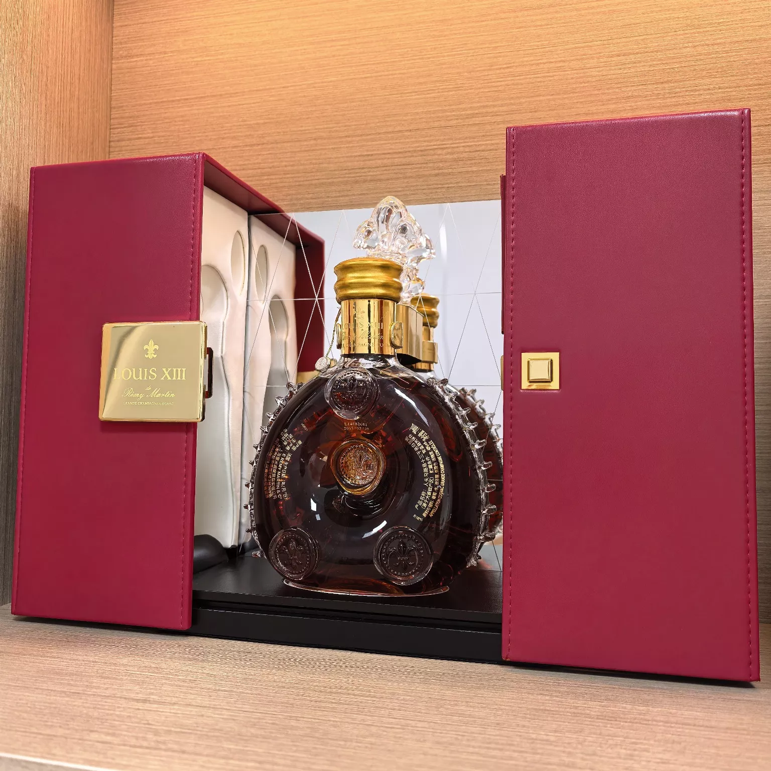 「早幾年生意夥伴送咗樽人頭馬路易十三（Louis XIII），一直擺喺酒櫃無開過。經朋友大力推介搵怡和商行，師傅好快手就約好上門交收，鑑定理據講得好清楚，價錢亦好合理！現場直接FPS過數，全程乾淨俐落，夠晒保密放心。」