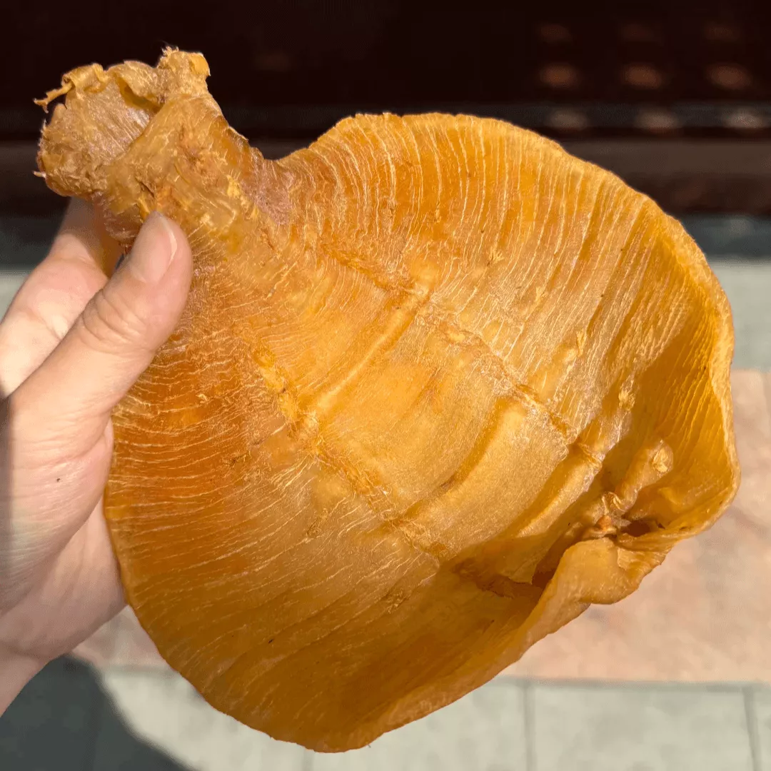 主要收購品類： 傳世頂級花膠：百年金錢鰵魚膠（黃唇魚公膠）、孟加拉蜘蛛膠公、野生白花膠（本港白花/大耳白花膠）、原隻大號赤嘴鰵膠；名貴乾鮑：日本青森縣舊裝吉品鮑（10-20頭特佳）、特大網鮑、窩麻鮑；
滋補極品：西藏那曲高海拔野生冬蟲夏草（特級大草每克2條以下）、漳州外銷荔枝牌老鐵盒片仔癀、北京同仁堂安宮牛黃丸。

海味回收詳情 →